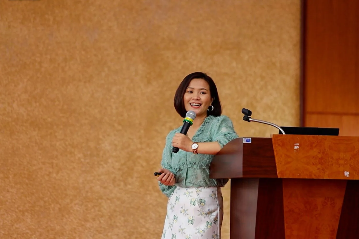 Chương Trình Tập Huấn Nâng Cao Kỹ Năng Giao Tiếp ứng Xử Trong Môi Trường Bệnh Viện Cùng 500 Y Bác Sĩ, điều Dưỡng, Nhân Viên Bệnh Viện Đa Khoa Quốc Tế S.i.s Cần Thơ 09 2