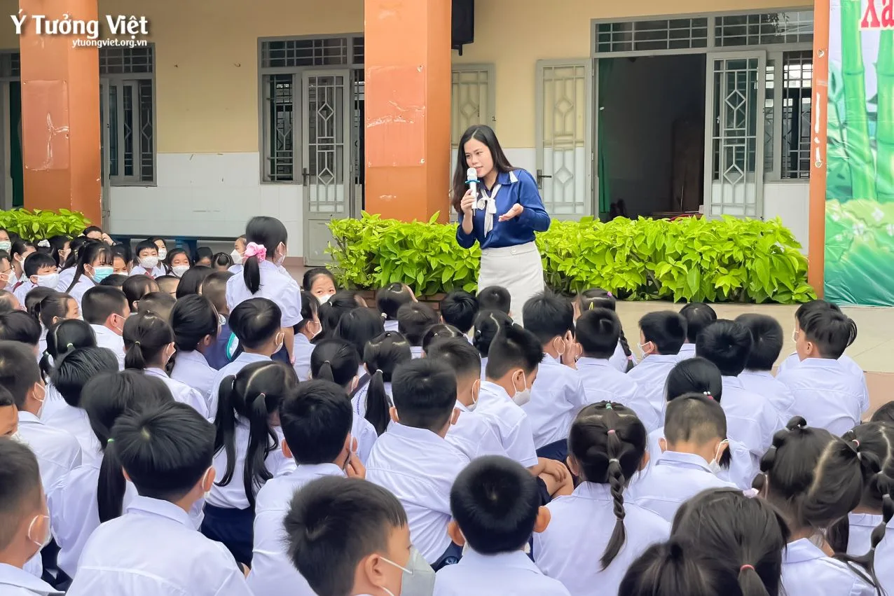 Cùng Các Bạn Nhỏ Trường Th Tân Hóa Xây Dựng Tính Kỷ Luật 02