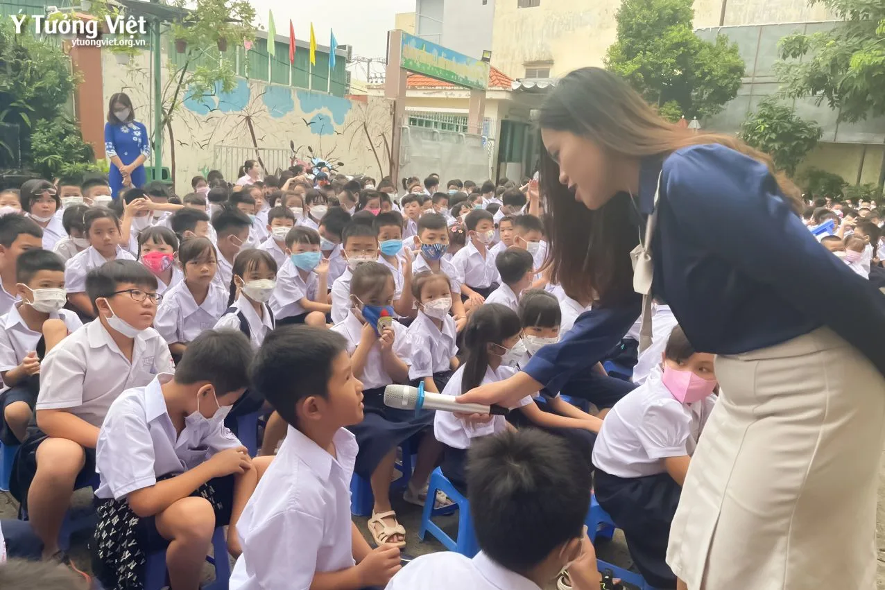 Cùng Các Bạn Nhỏ Trường Th Tân Hóa Xây Dựng Tính Kỷ Luật 06