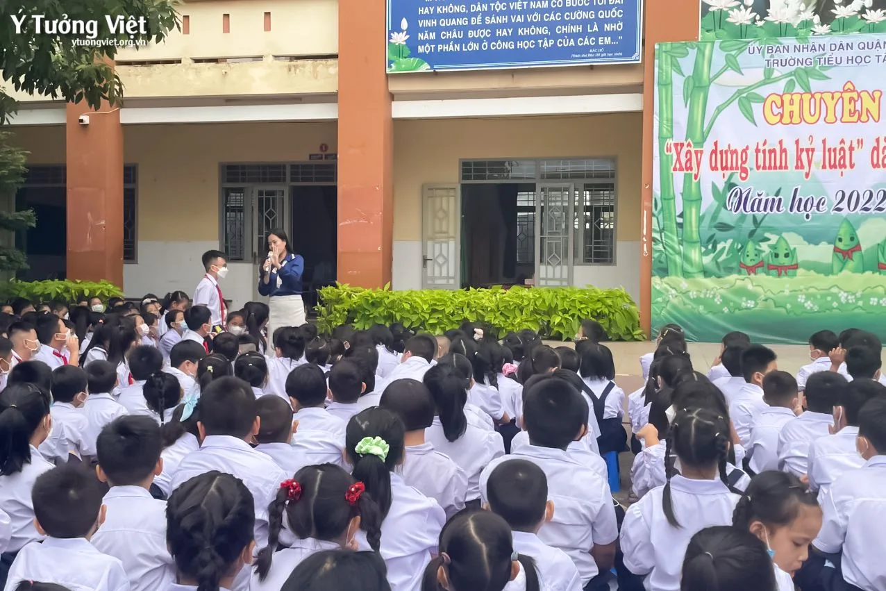 Cùng Các Bạn Nhỏ Trường Th Tân Hóa Xây Dựng Tính Kỷ Luật 07