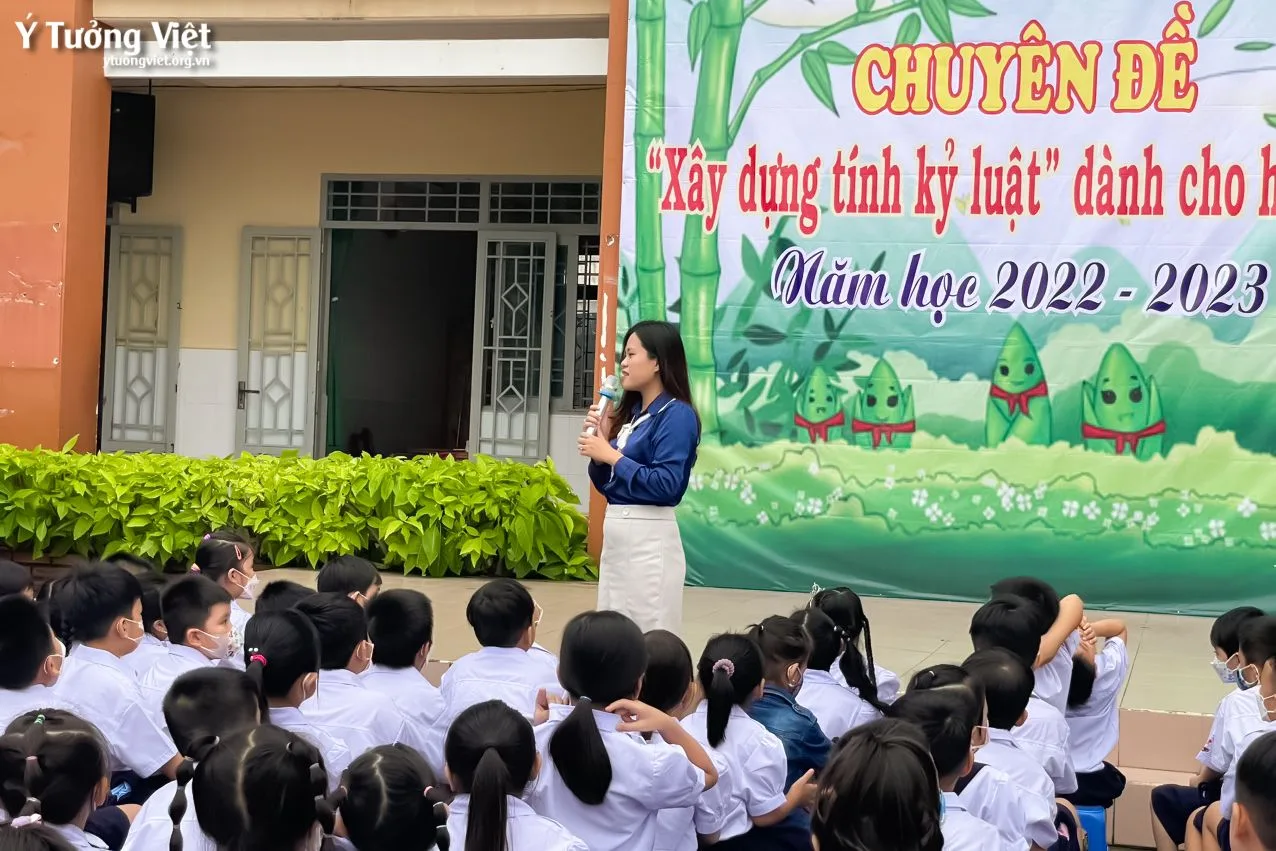 Cùng Các Bạn Nhỏ Trường Th Tân Hóa Xây Dựng Tính Kỷ Luật 08