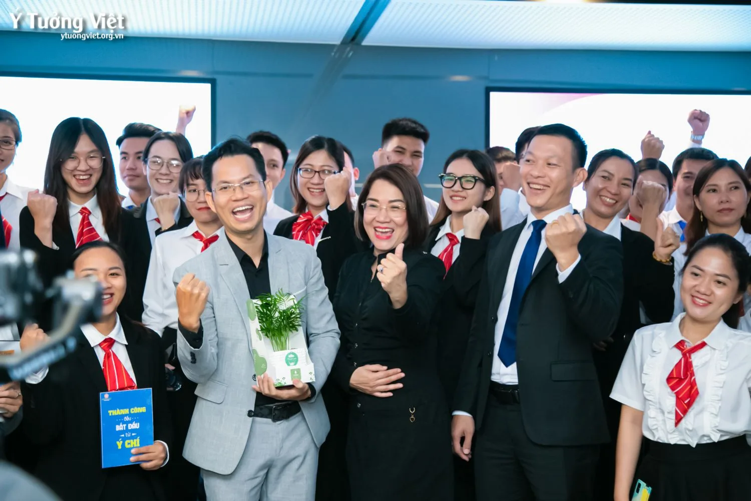 Nhấn Hạnh Phúc Bật Thành Công Cùng đội Ngũ Cán Bộ Nhân Viên Tập đoàn Hưng Thịnh 06