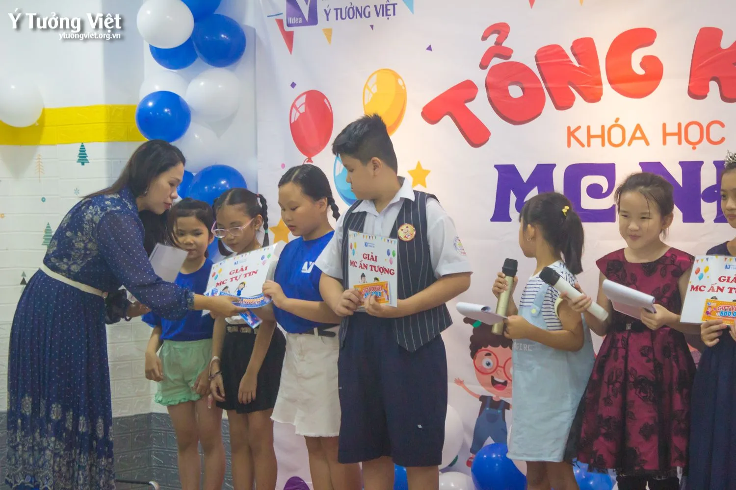 Tổng Kết Cuối Khóa Mc Nhí Con Tỏa Sáng Trên Sân Khấu Của Riêng Mình 09