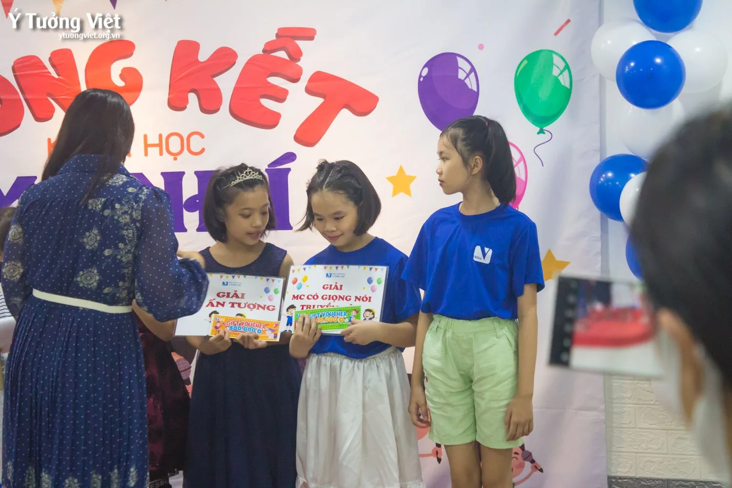 Tổng Kết Cuối Khóa Mc Nhí Con Tỏa Sáng Trên Sân Khấu Của Riêng Mình 10