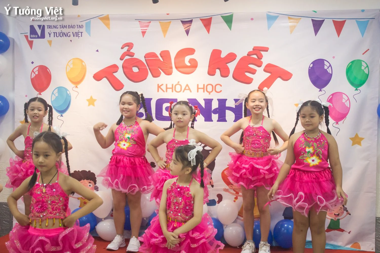 Tổng Kết Cuối Khóa Mc Nhí Con Tỏa Sáng Trên Sân Khấu Của Riêng Mình 11