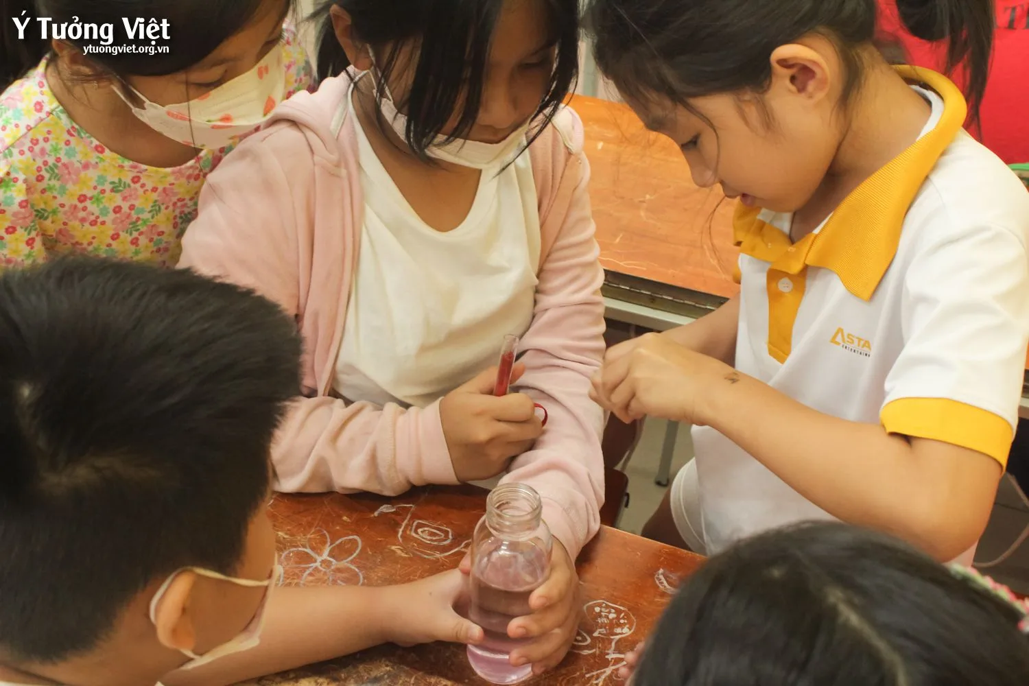 Bán Trú Hè Sôi động, Tụi Mình Học Gì Khám Phá Hiện Tượng Thiên Nhiên, Khoa Học Kỳ Thú Cùng Thí Nghiệm Vòi Rồng Trong Lọ, Hoa đổi Màu 12