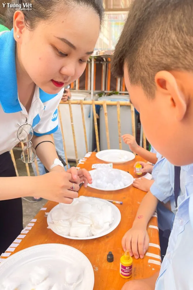 Những Khoảnh Khắc đáng Yêu Cùng Trường Mới Bạn Mới Của Các Bạn Nhỏ Lớp Một Trường Th Trần Quốc Tuấn, Th Tân Hương Và Th Hiệp Tân 24