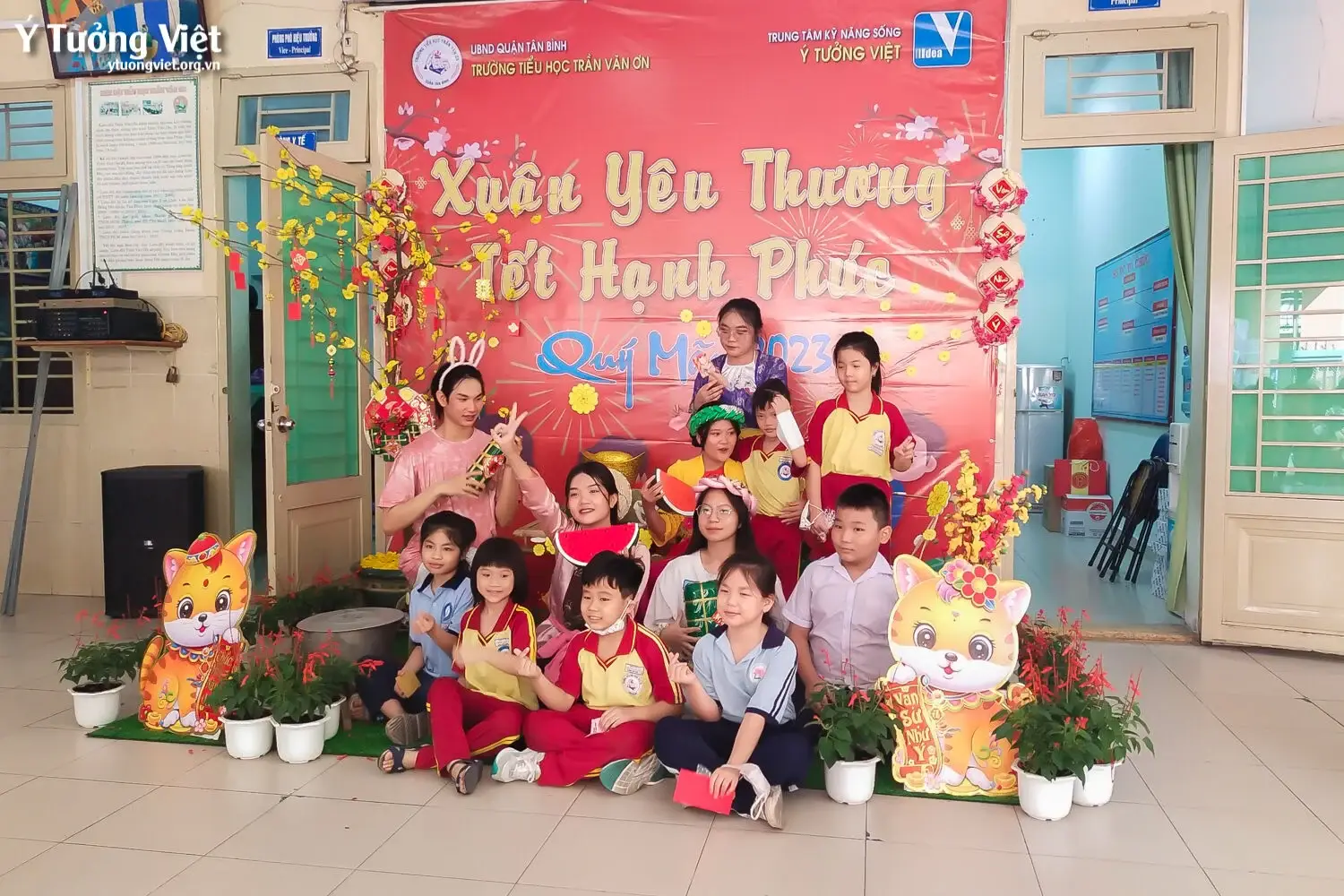 Xuân Yêu Thương Tết Hạnh Phúc ở Trường Th Trần Văn Ơn Trạm Cuối Trong Hành Trình Du Xuân Của Ý Tưởng Việt 06