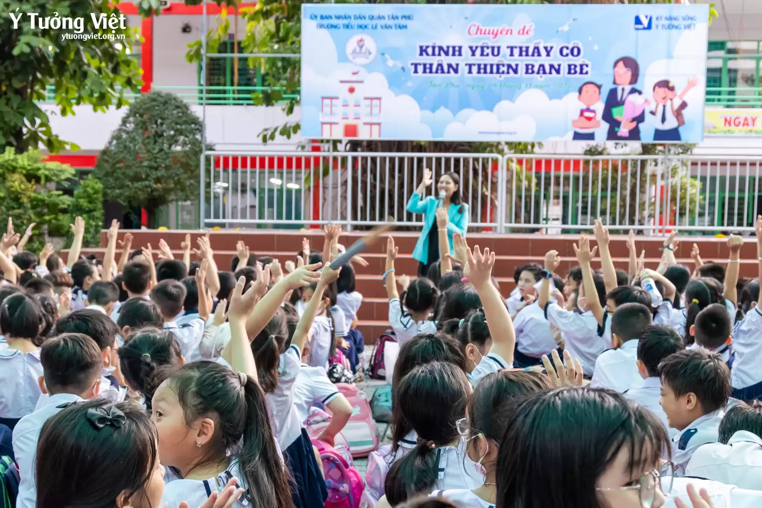 Mừng ngày Nhà giáo, chào tháng tri ân | Lan toả thông điệp “”Kính yêu Thầy Cô, thân thiện với bạn bè” cùng trường TH Lê Văn Tám