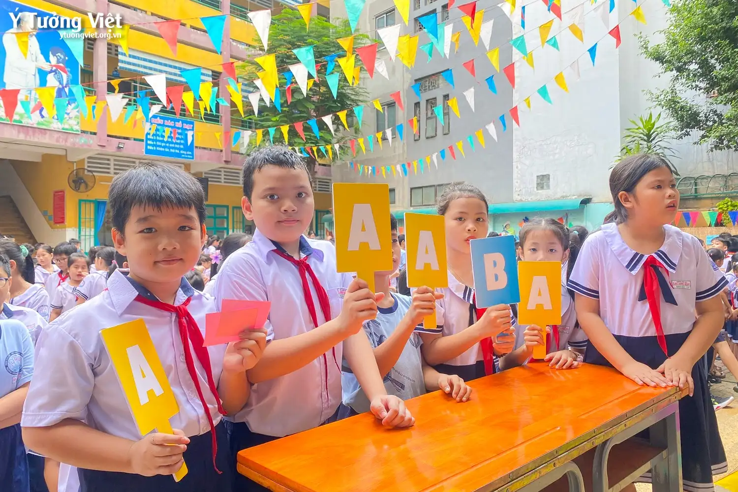 Mừng lễ giổ Tổ Hùng Vương – Trải nghiệm văn hoá dân gian cùng các bạn nhỏ trường TH Lạc Long Quân