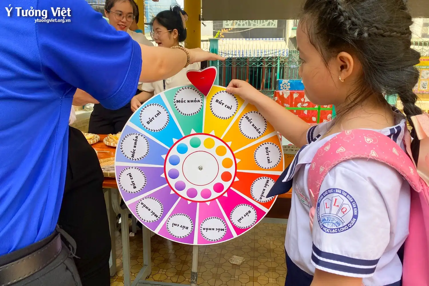 Mừng lễ giổ Tổ Hùng Vương – Trải nghiệm văn hoá dân gian cùng các bạn nhỏ trường TH Lạc Long Quân