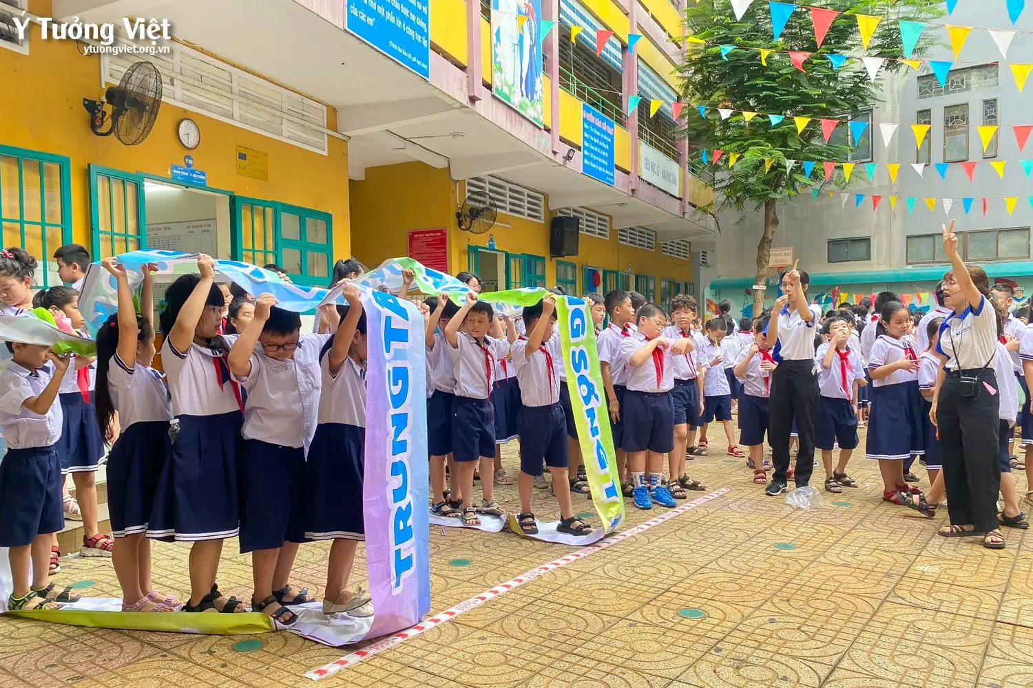 Mừng lễ giổ Tổ Hùng Vương – Trải nghiệm văn hoá dân gian cùng các bạn nhỏ trường TH Lạc Long Quân