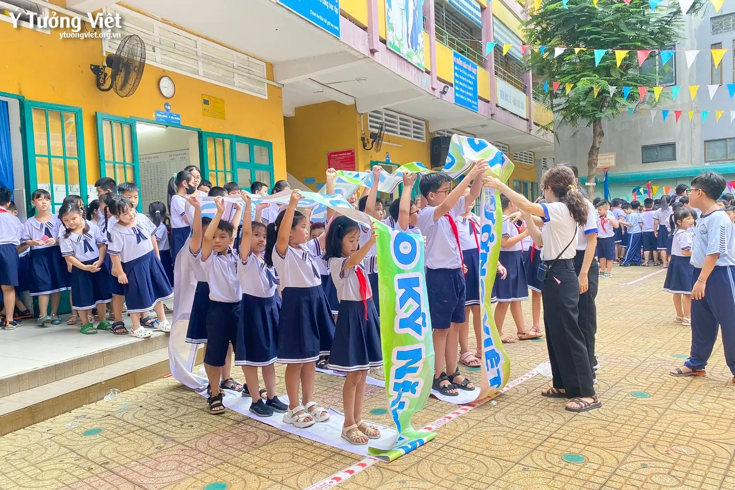 Mừng lễ giổ Tổ Hùng Vương – Trải nghiệm văn hoá dân gian cùng các bạn nhỏ trường TH Lạc Long Quân