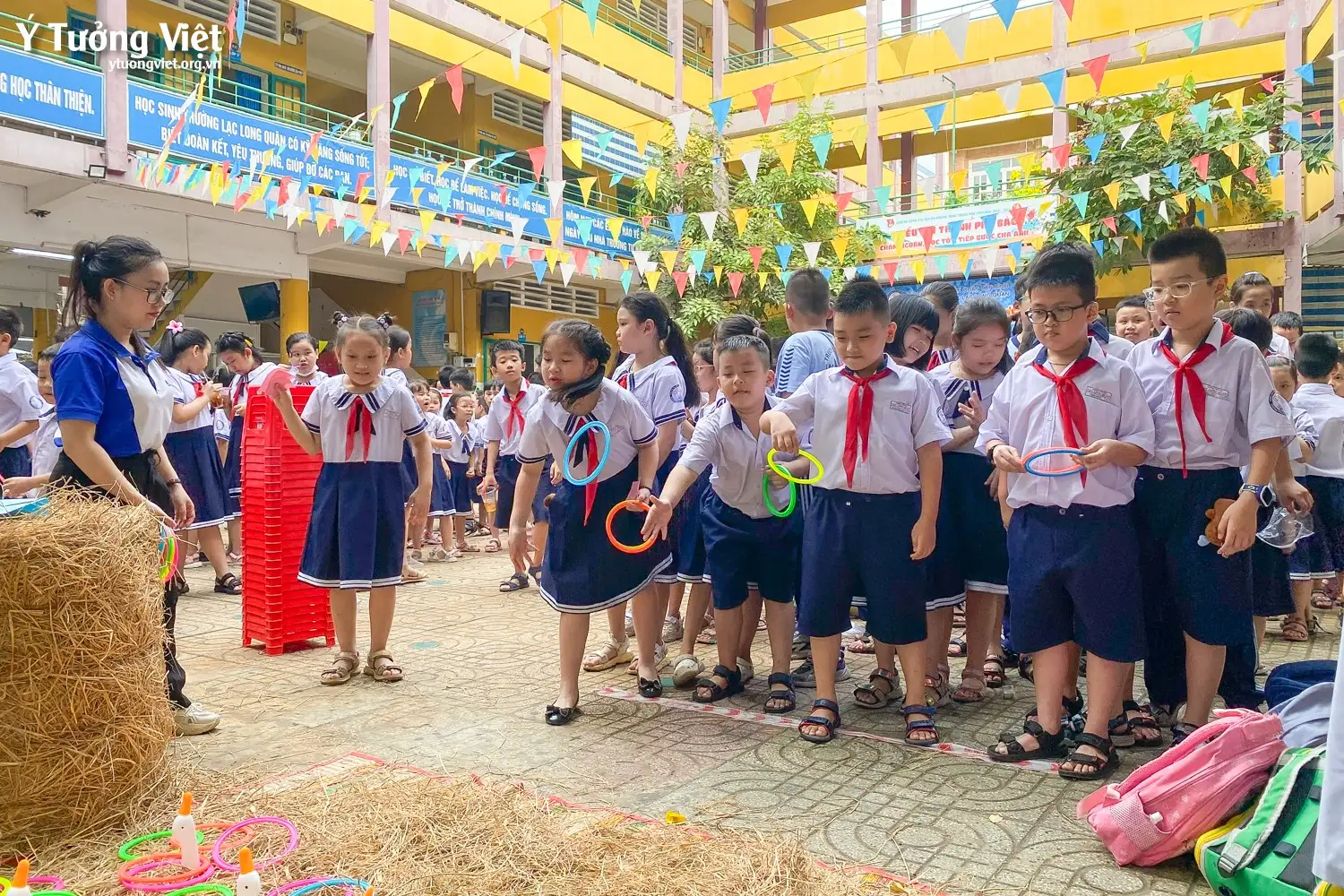Mừng lễ giổ Tổ Hùng Vương – Trải nghiệm văn hoá dân gian cùng các bạn nhỏ trường TH Lạc Long Quân