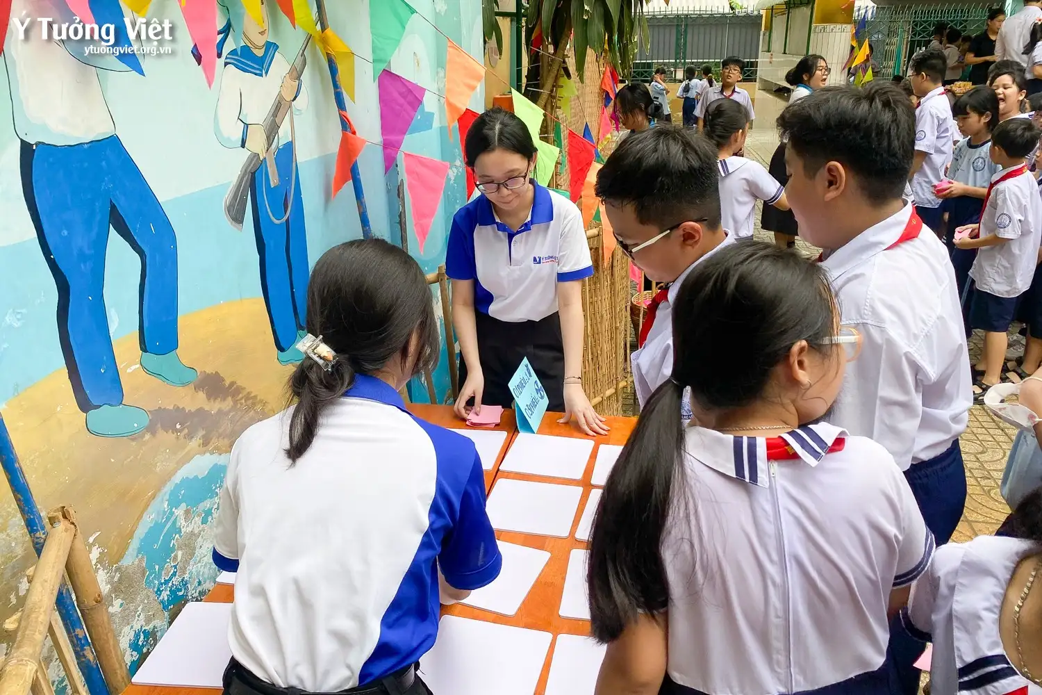 Mừng lễ giổ Tổ Hùng Vương – Trải nghiệm văn hoá dân gian cùng các bạn nhỏ trường TH Lạc Long Quân