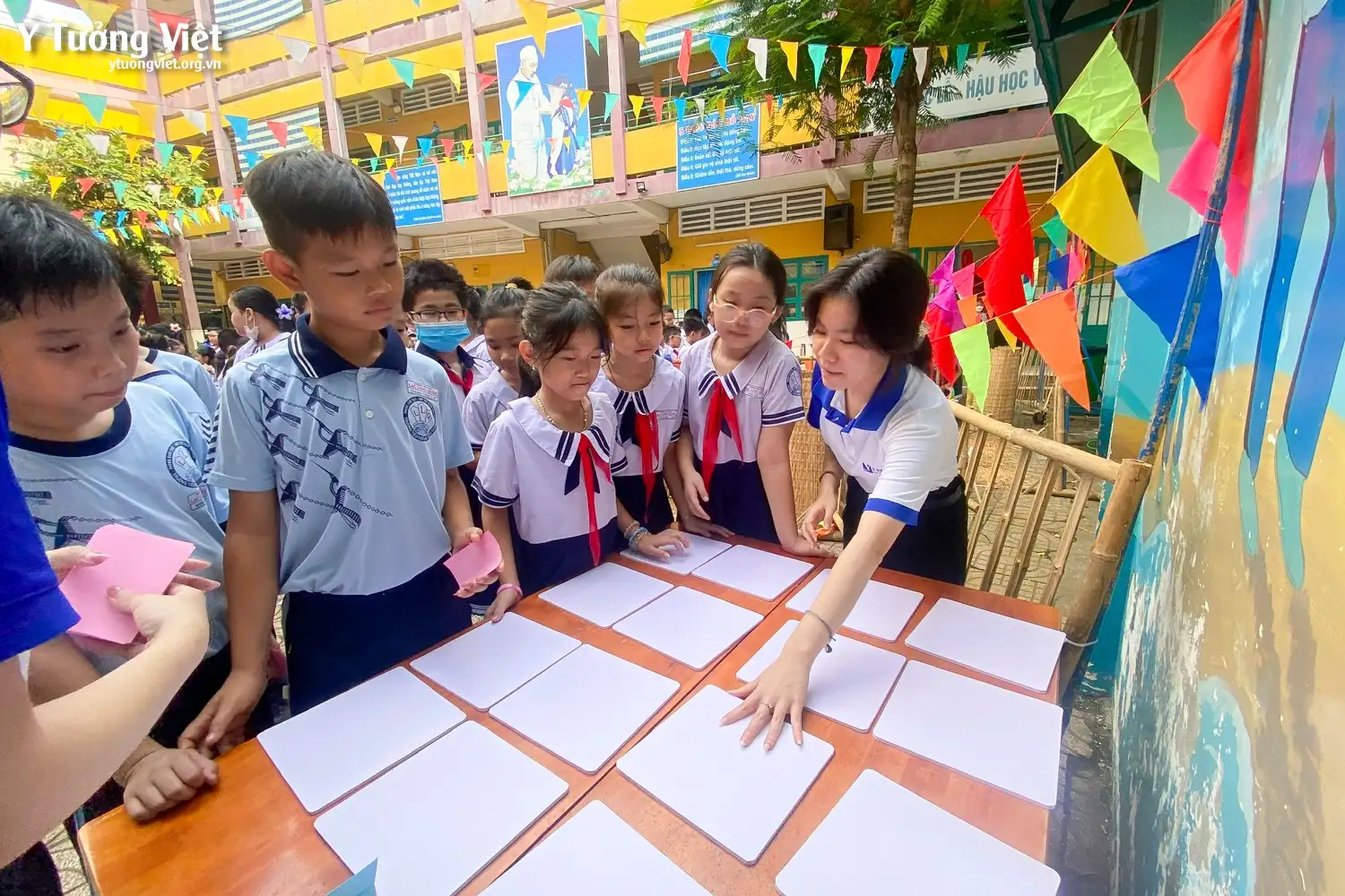 Mừng lễ giổ Tổ Hùng Vương – Trải nghiệm văn hoá dân gian cùng các bạn nhỏ trường TH Lạc Long Quân