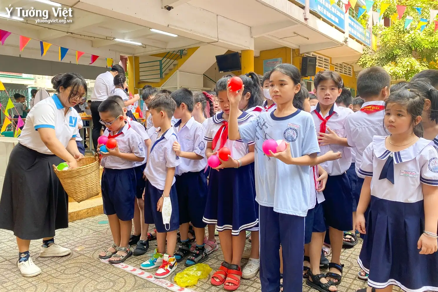 Mừng lễ giổ Tổ Hùng Vương – Trải nghiệm văn hoá dân gian cùng các bạn nhỏ trường TH Lạc Long Quân