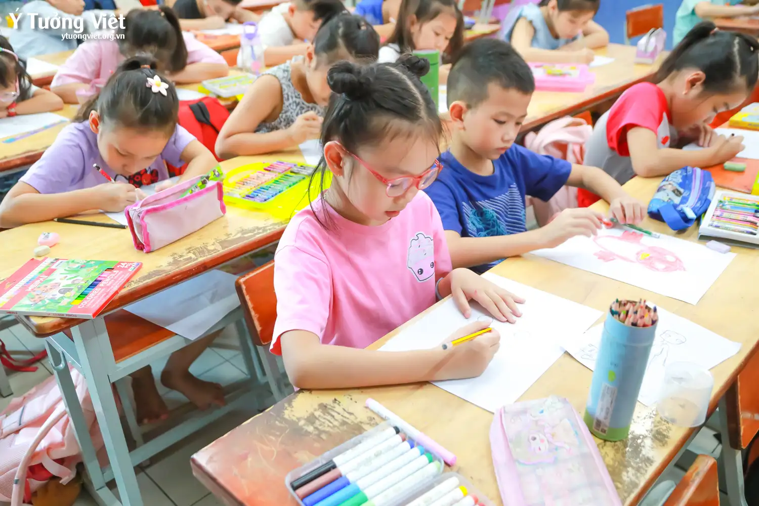 Nhật ký Hè Bản Lĩnh 2024: Thoải mái bộc lộ thế giới nội tâm qua những sắc màu tươi vui ở giờ học Mỹ thuật