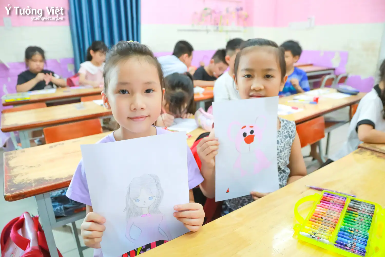 Nhật ký Hè Bản Lĩnh 2024: Thoải mái bộc lộ thế giới nội tâm qua những sắc màu tươi vui ở giờ học Mỹ thuật
