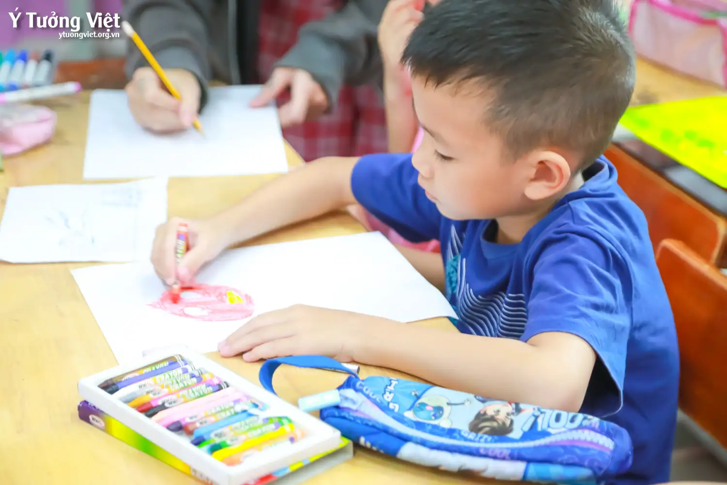 Nhật ký Hè Bản Lĩnh 2024: Thoải mái bộc lộ thế giới nội tâm qua những sắc màu tươi vui ở giờ học Mỹ thuật