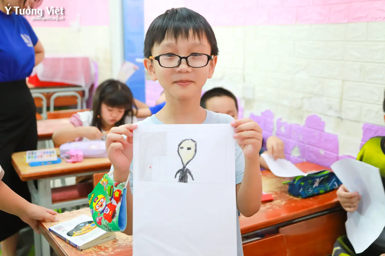 Nhật ký Hè Bản Lĩnh 2024: Thoải mái bộc lộ thế giới nội tâm qua những sắc màu tươi vui ở giờ học Mỹ thuật