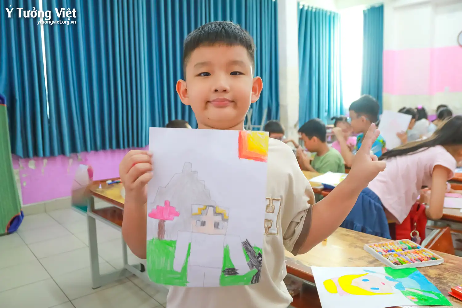 Nhật ký Hè Bản Lĩnh 2024: Thoải mái bộc lộ thế giới nội tâm qua những sắc màu tươi vui ở giờ học Mỹ thuật