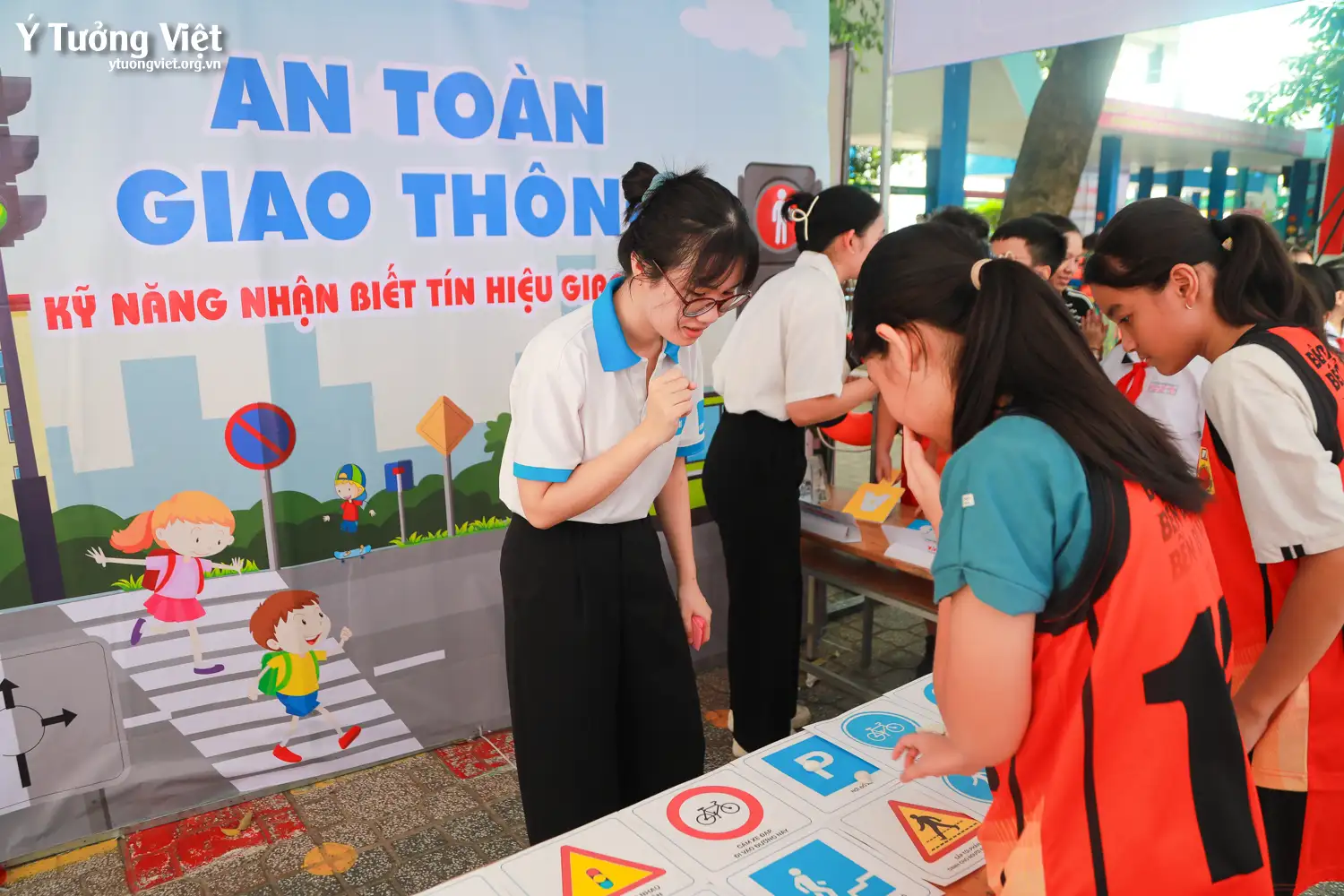 Rộn ràng mùa tổng kết, cháy hết mình cùng team Huỳnh Văn Chính ở sân chơi thực hành kỹ năng sống