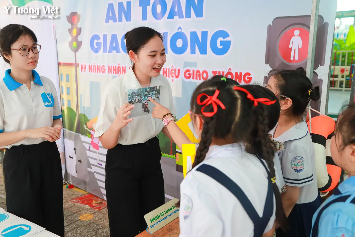 Rộn ràng mùa tổng kết, cháy hết mình cùng team Huỳnh Văn Chính ở sân chơi thực hành kỹ năng sống