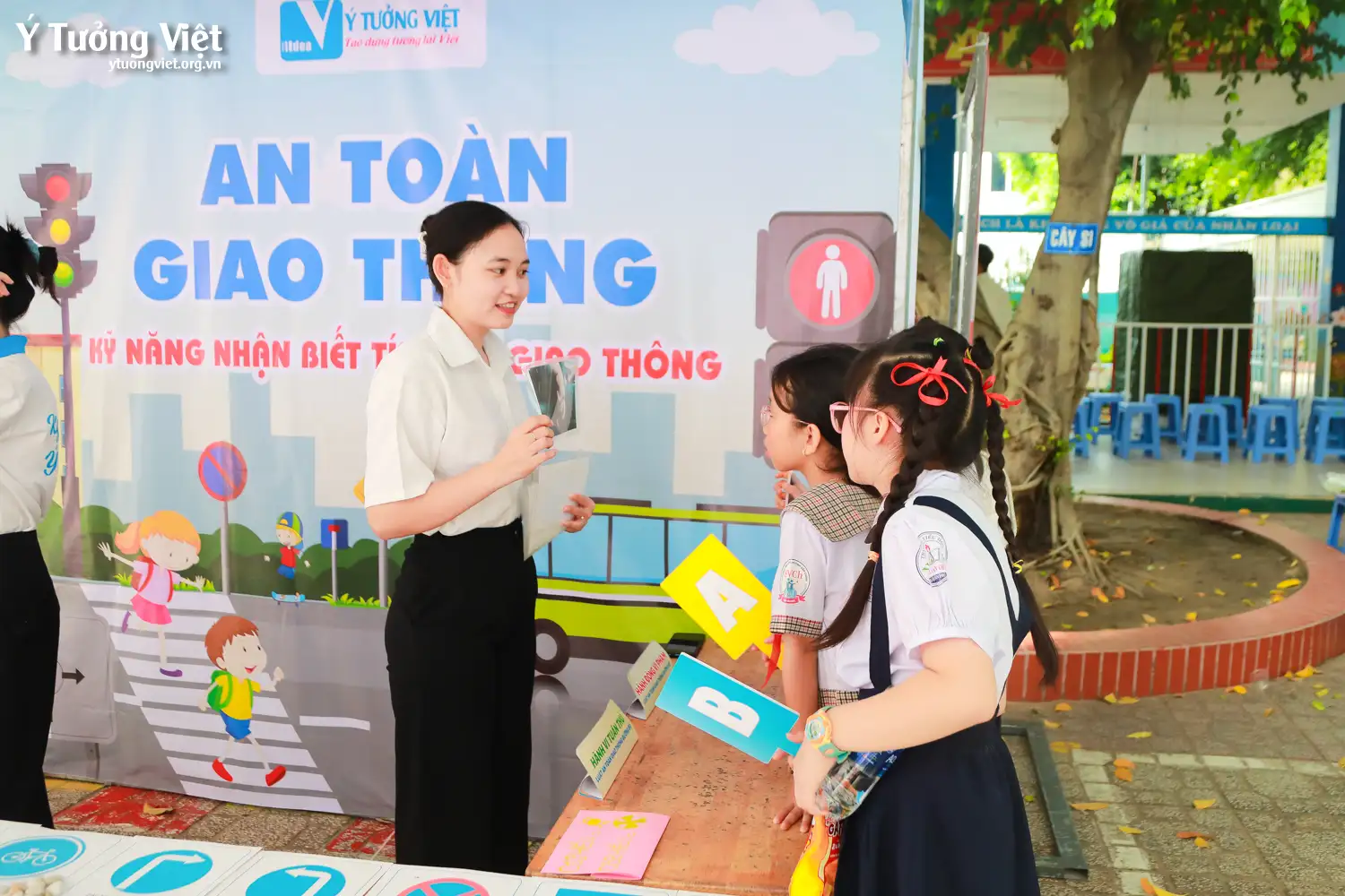 Rộn ràng mùa tổng kết, cháy hết mình cùng team Huỳnh Văn Chính ở sân chơi thực hành kỹ năng sống