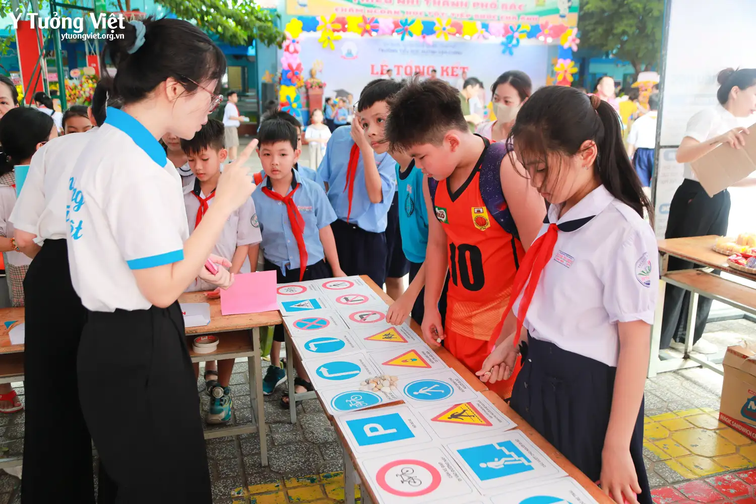 Rộn ràng mùa tổng kết, cháy hết mình cùng team Huỳnh Văn Chính ở sân chơi thực hành kỹ năng sống