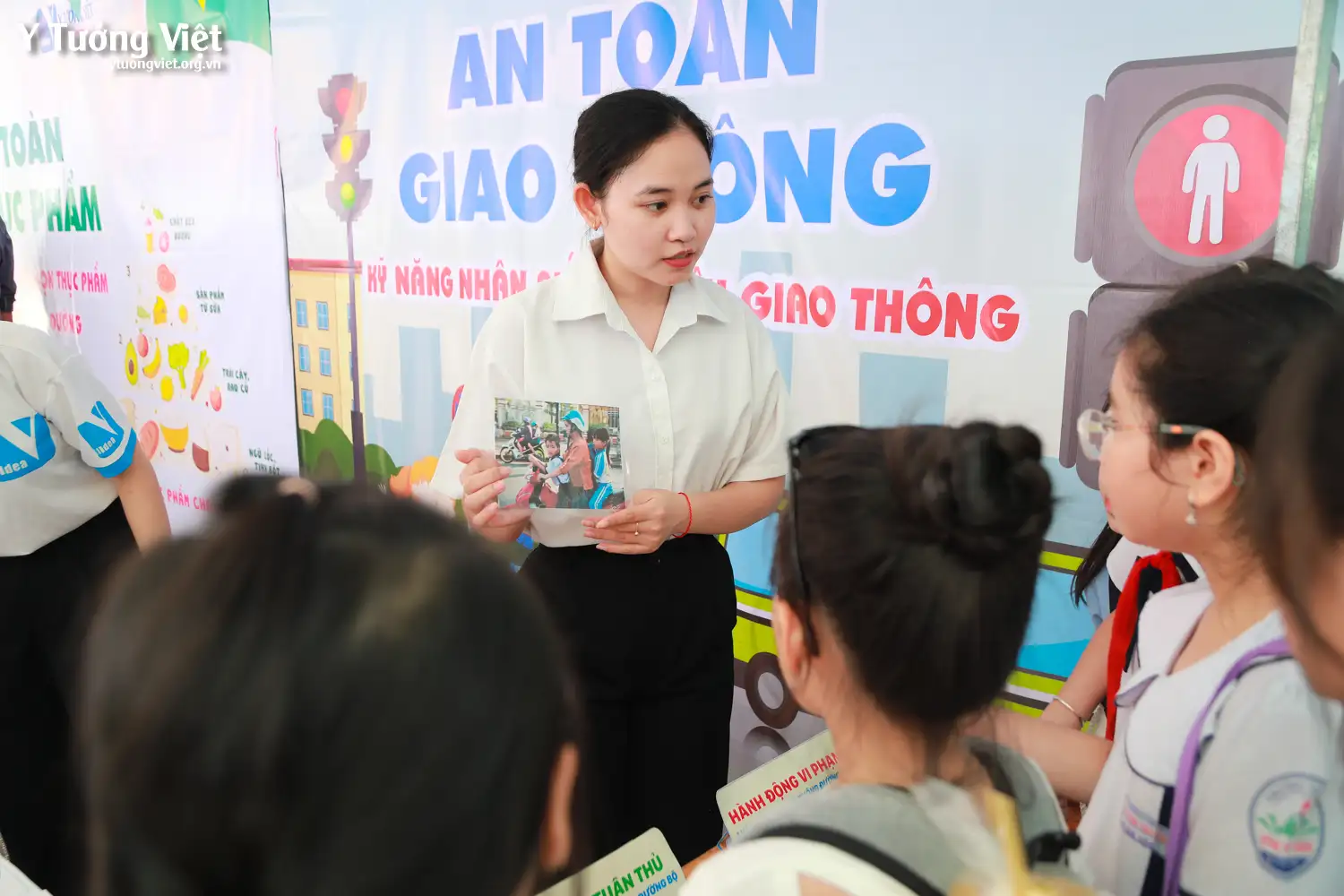 Rộn ràng mùa tổng kết, cháy hết mình cùng team Huỳnh Văn Chính ở sân chơi thực hành kỹ năng sống