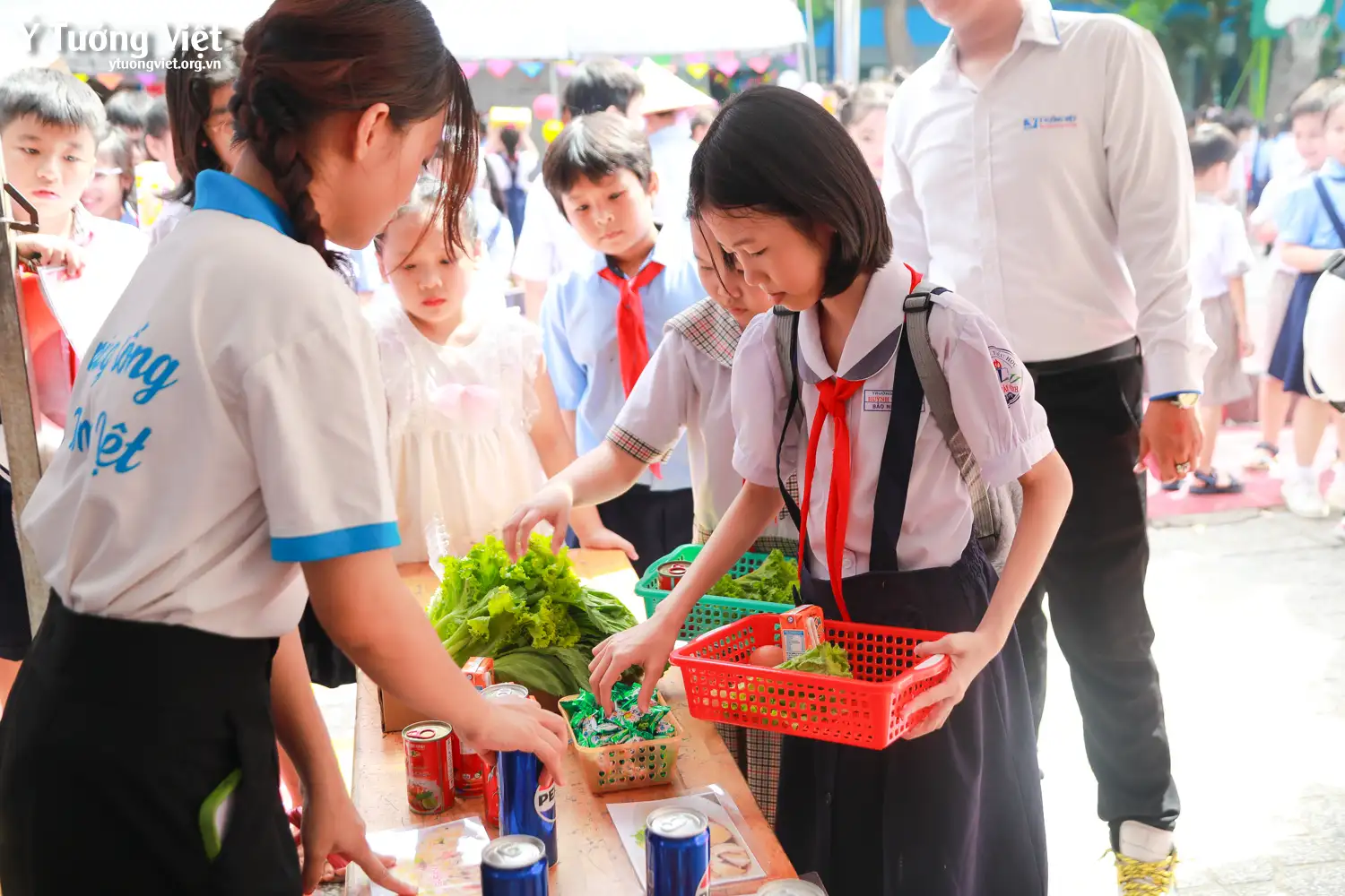 Rộn ràng mùa tổng kết, cháy hết mình cùng team Huỳnh Văn Chính ở sân chơi thực hành kỹ năng sống
