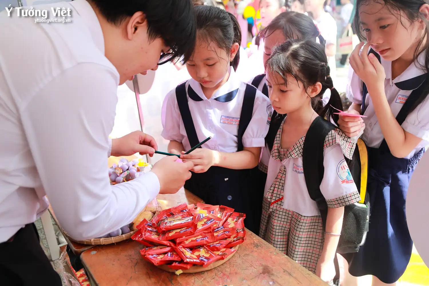 Rộn ràng mùa tổng kết, cháy hết mình cùng team Huỳnh Văn Chính ở sân chơi thực hành kỹ năng sống