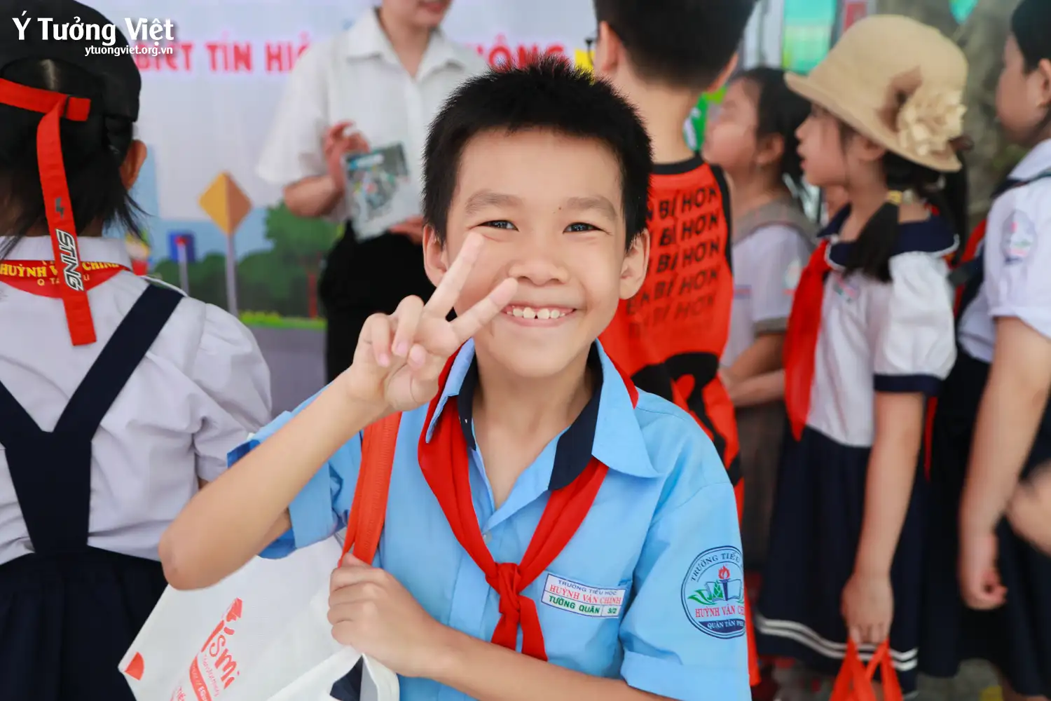 Rộn ràng mùa tổng kết, cháy hết mình cùng team Huỳnh Văn Chính ở sân chơi thực hành kỹ năng sống