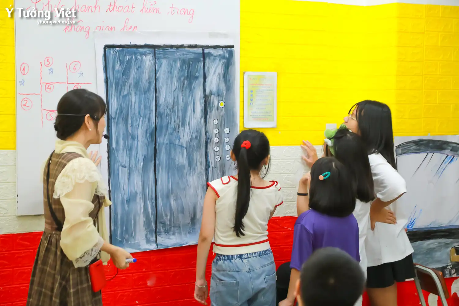 Nhật ký Hè Bản Lĩnh 2024: Kỹ năng thoát hiểm trong thang máy và ô tô