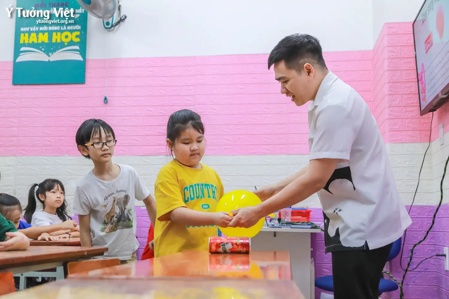 Nhật ký Hè Bản Lĩnh 2024: Tìm hiểu về hiện tượng tĩnh điện cùng thí nghiệm “Bong bóng nam châm” ở giờ học STEAM