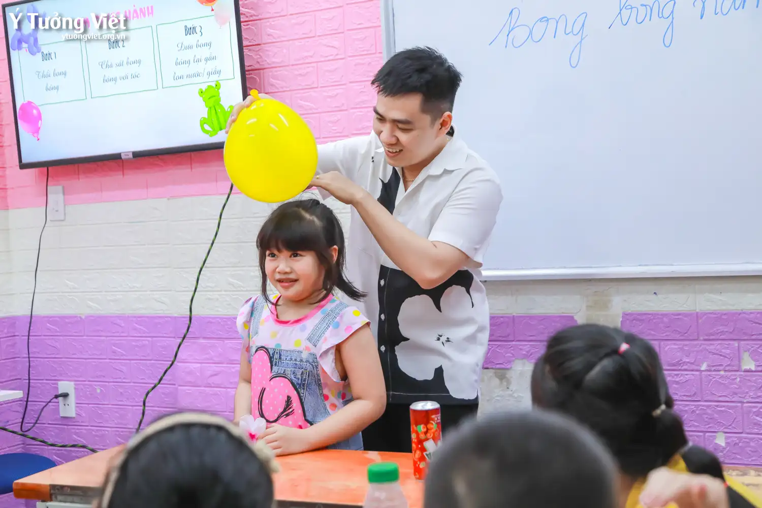 Nhật ký Hè Bản Lĩnh 2024: Tìm hiểu về hiện tượng tĩnh điện cùng thí nghiệm “Bong bóng nam châm” ở giờ học STEAM