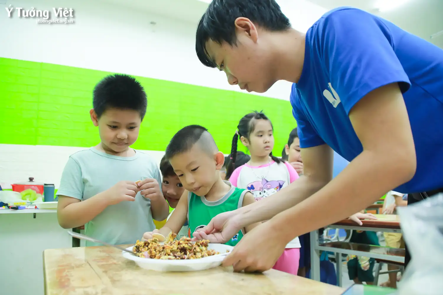 Nhật ký Hè Bản Lĩnh 2024: Trổ tài làm bánh ngũ cốc ở giờ Trải nghiệm sáng tạo