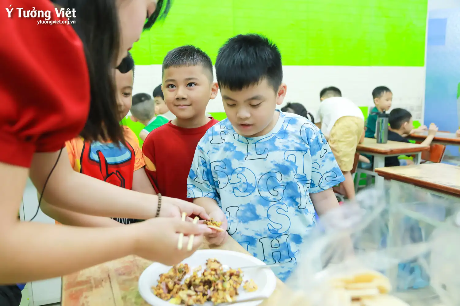 Nhật ký Hè Bản Lĩnh 2024: Trổ tài làm bánh ngũ cốc ở giờ Trải nghiệm sáng tạo