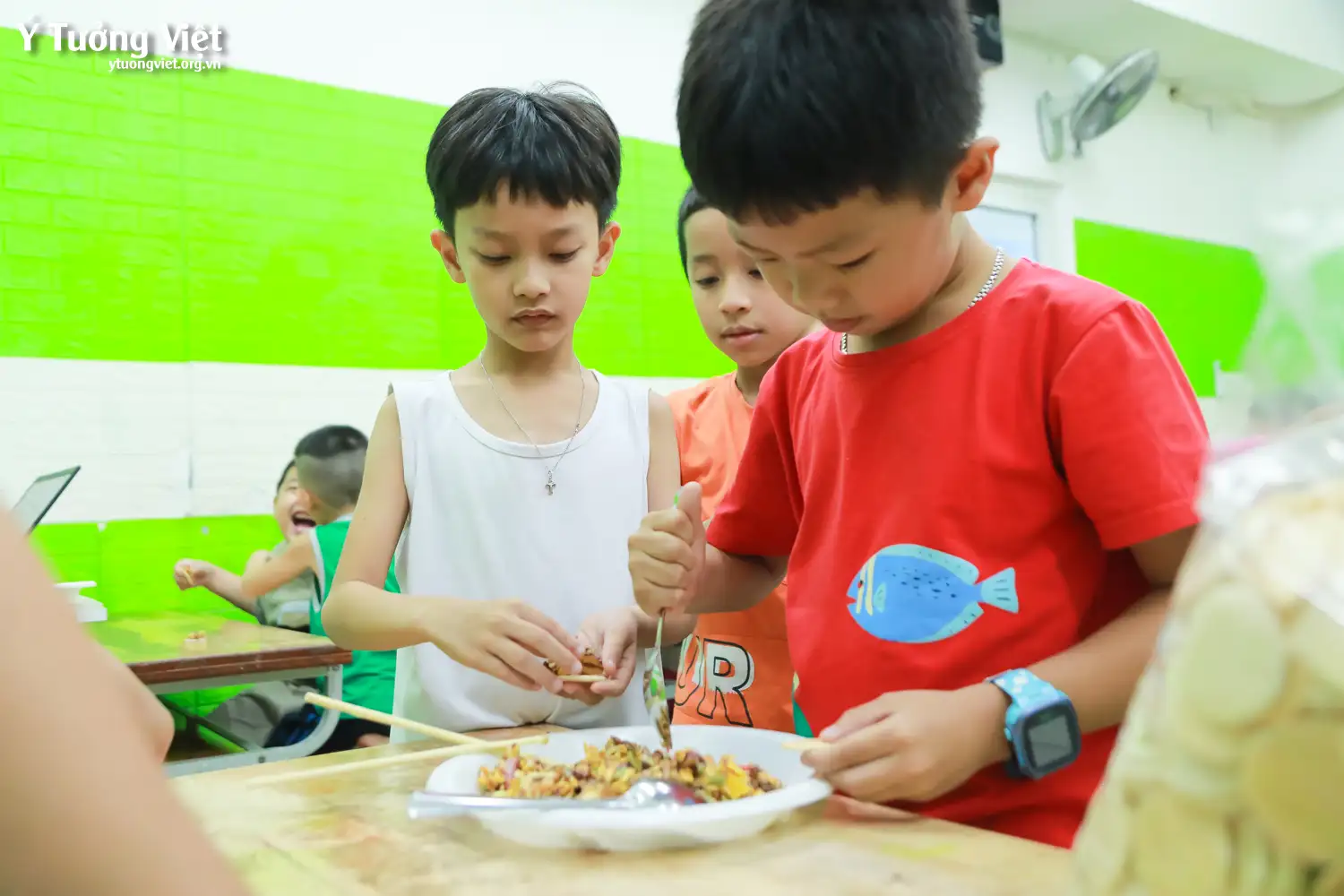 Nhật ký Hè Bản Lĩnh 2024: Trổ tài làm bánh ngũ cốc ở giờ Trải nghiệm sáng tạo