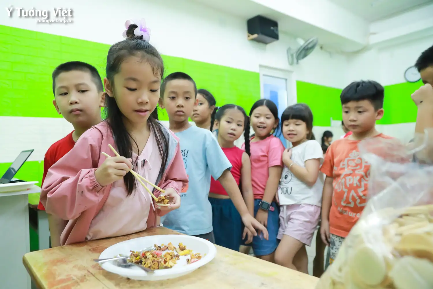 Nhật ký Hè Bản Lĩnh 2024: Trổ tài làm bánh ngũ cốc ở giờ Trải nghiệm sáng tạo