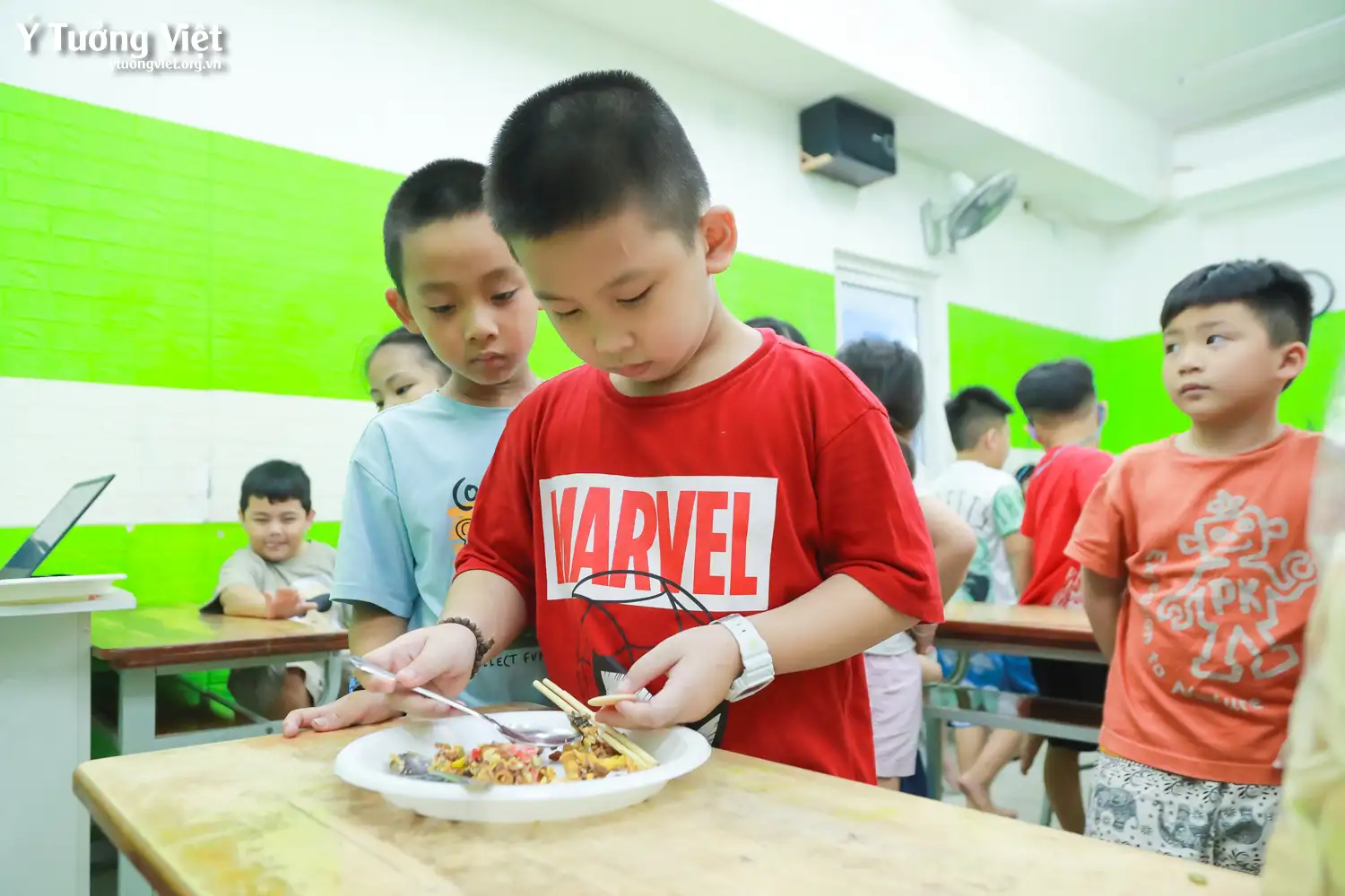 Nhật ký Hè Bản Lĩnh 2024: Trổ tài làm bánh ngũ cốc ở giờ Trải nghiệm sáng tạo
