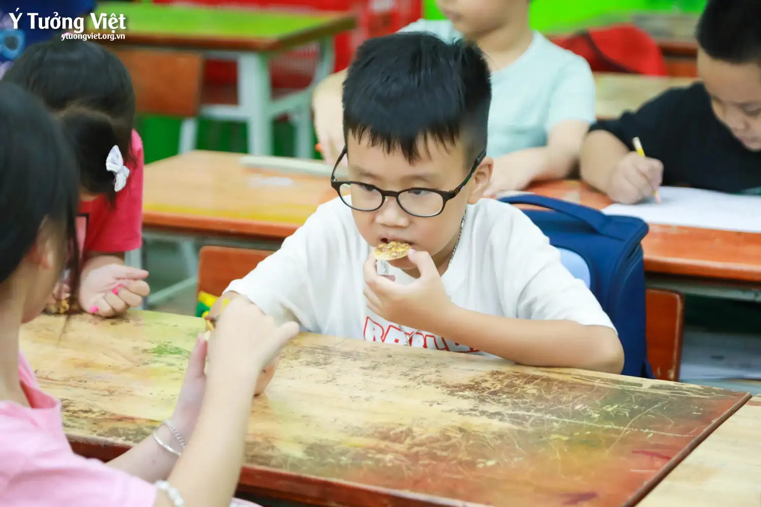 Nhật ký Hè Bản Lĩnh 2024: Trổ tài làm bánh ngũ cốc ở giờ Trải nghiệm sáng tạo