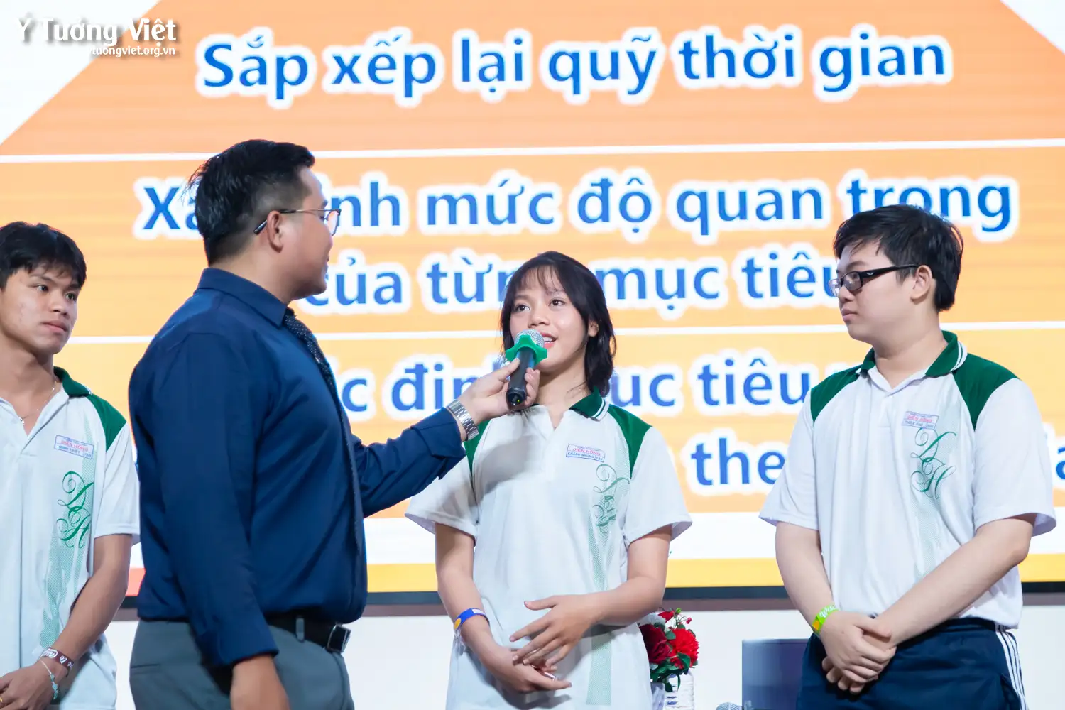 Đồng hành cùng trường ĐH Huflit và hơn 300 bạn học sinh THCS – THPT Diên Hồng với các chuyên đề “Vượt qua Stress – Chiến thắng chính mình” và ” Quản lý thời gian hiệu quả”