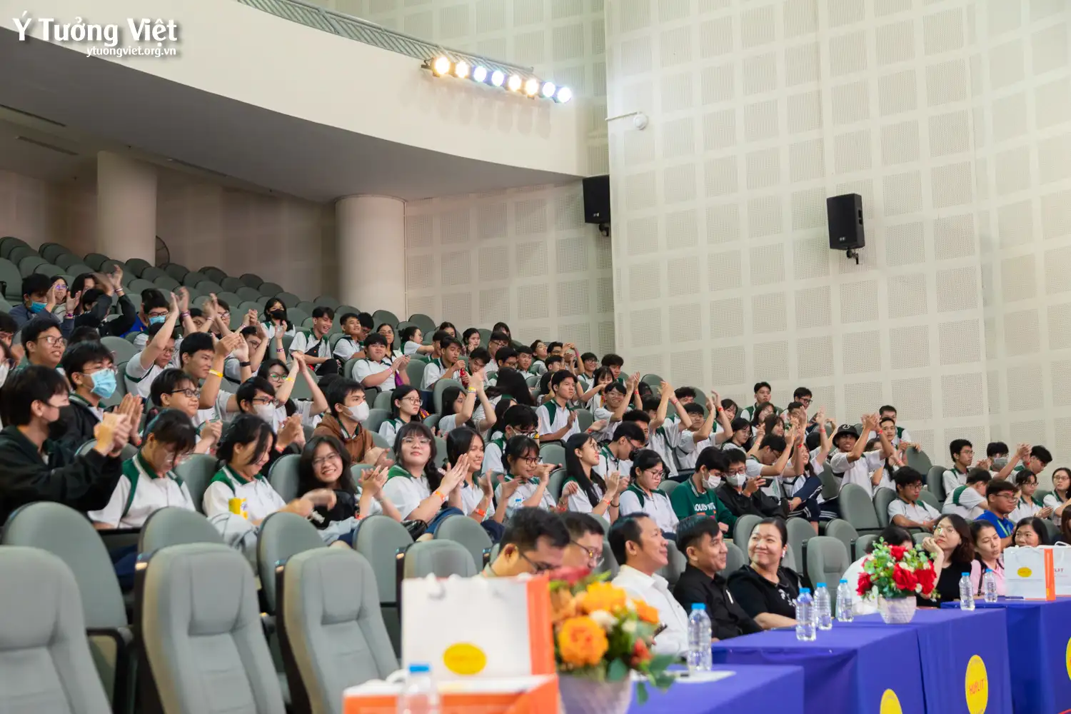 Đồng hành cùng trường ĐH Huflit và hơn 300 bạn học sinh THCS – THPT Diên Hồng với các chuyên đề “Vượt qua Stress – Chiến thắng chính mình” và ” Quản lý thời gian hiệu quả”