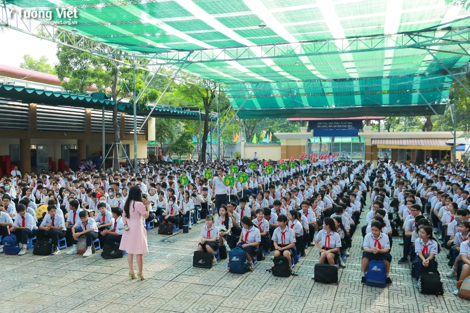 Viết nên câu chuyện của tương lai cùng các bạn học sinh THCS Tôn Thất Tùng trong Toạ đàm “Con đường phát triển bản thân”