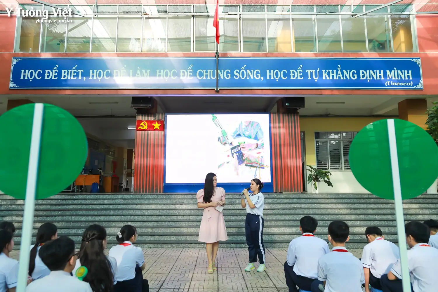 Viết nên câu chuyện của tương lai cùng các bạn học sinh THCS Tôn Thất Tùng trong Toạ đàm “Con đường phát triển bản thân”