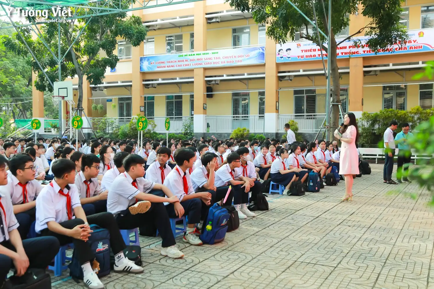 Viết nên câu chuyện của tương lai cùng các bạn học sinh THCS Tôn Thất Tùng trong Toạ đàm “Con đường phát triển bản thân”