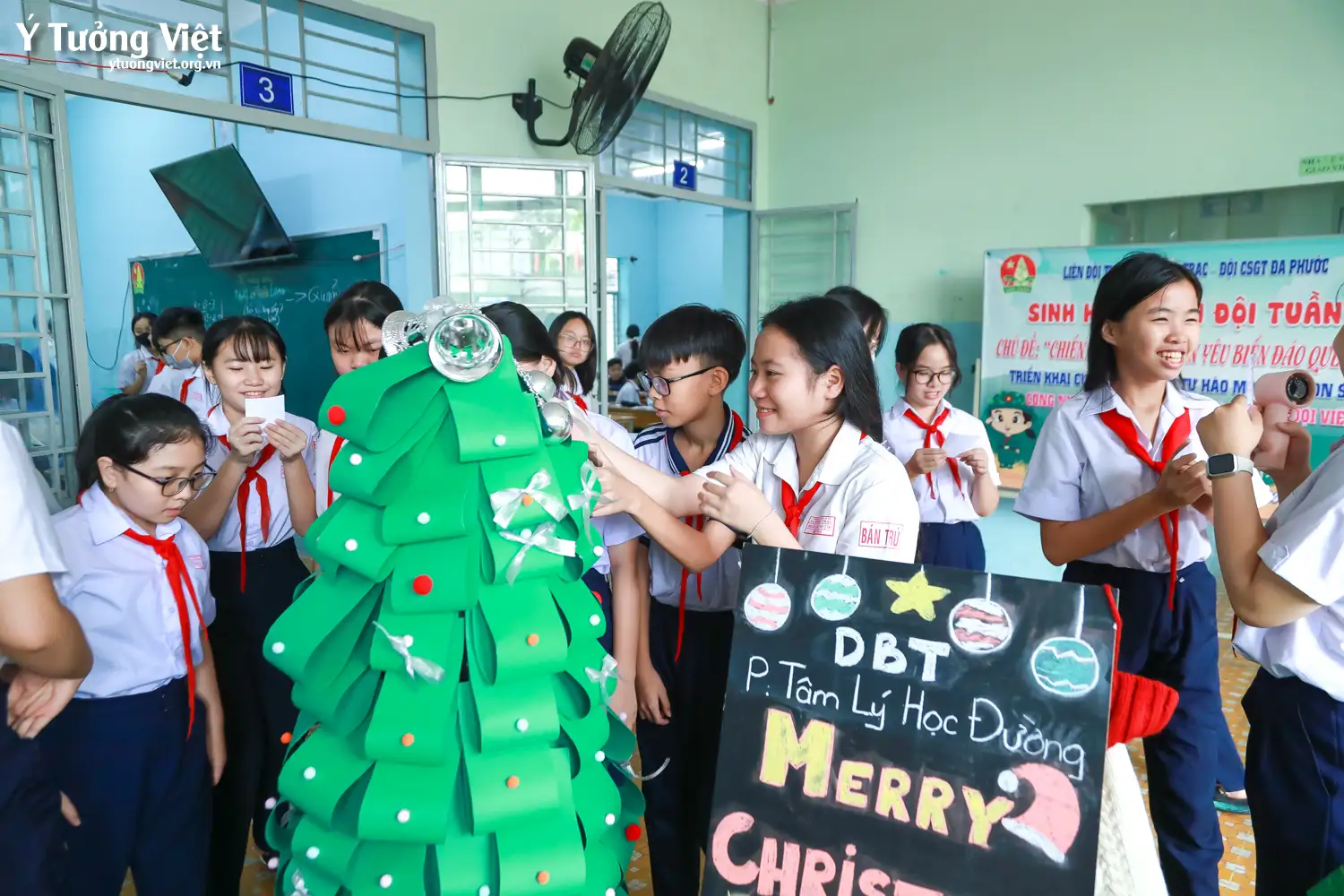Dự án phát triển Tâm lý học đường 2024 – 2025 | Giáng sinh yêu thương ở Phòng Tâm lý học đường Trường THCS Dương Bá Trạc