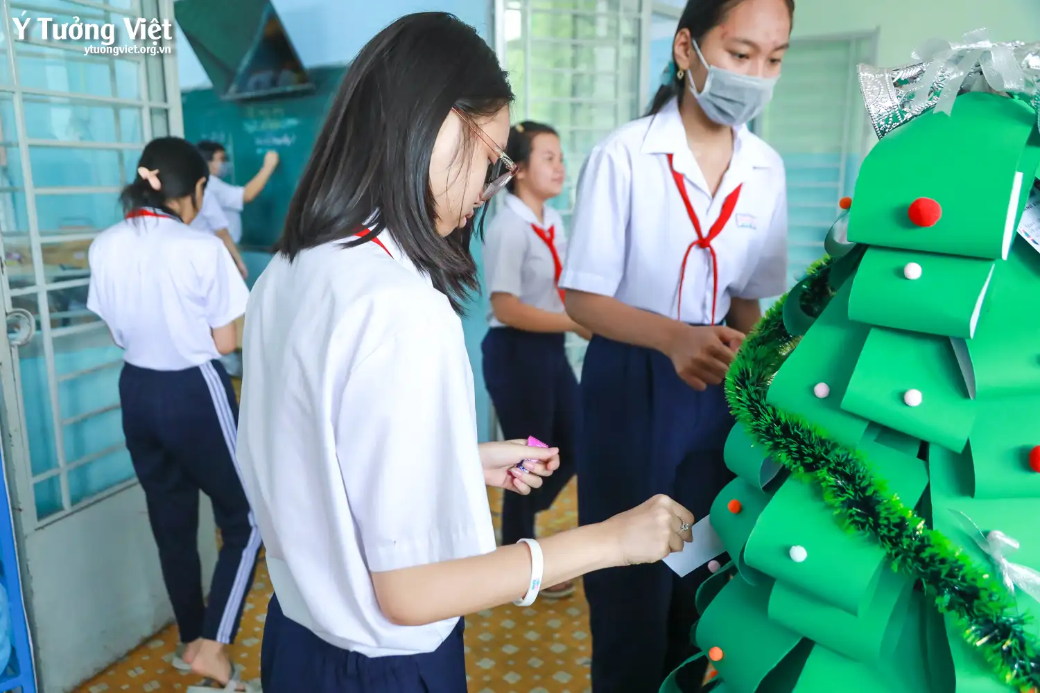 Dự án phát triển Tâm lý học đường 2024 – 2025 | Giáng sinh yêu thương ở Phòng Tâm lý học đường Trường THCS Dương Bá Trạc